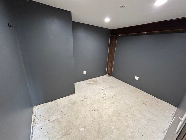 Building Photo - 256 Old Webster Rd