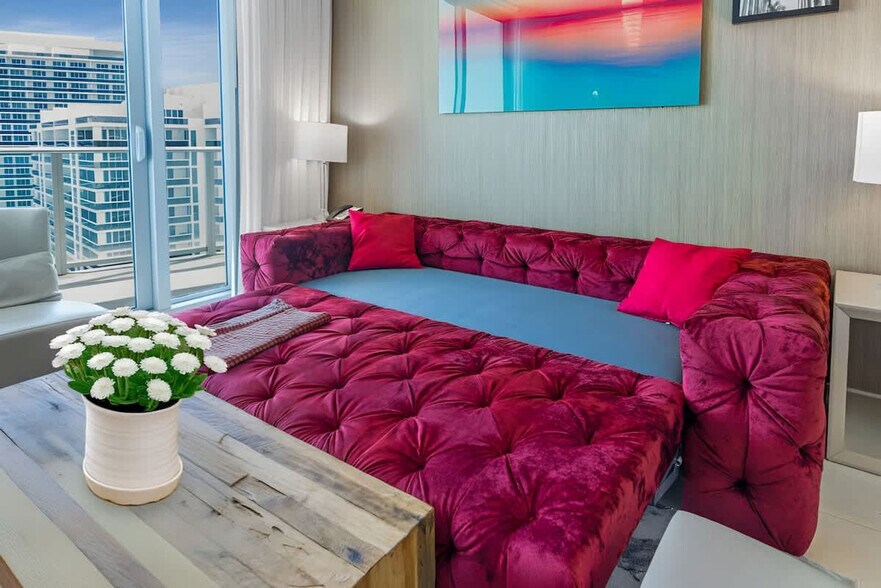 Building Photo - 4011 S Ocean Dr