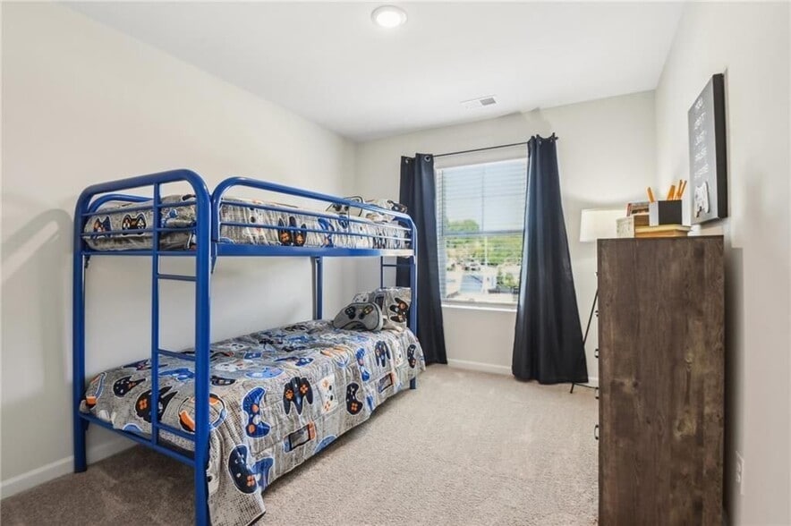 Building Photo - 135 Stanchion Dr