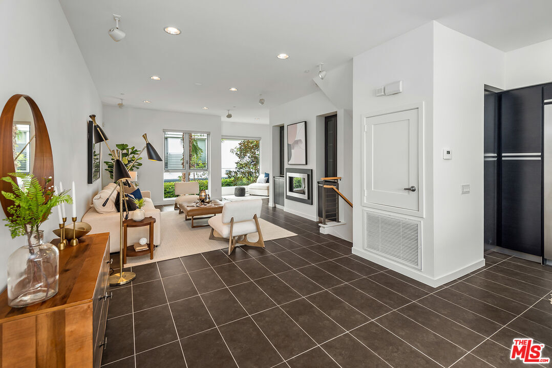 Building Photo - 310 Washington Blvd