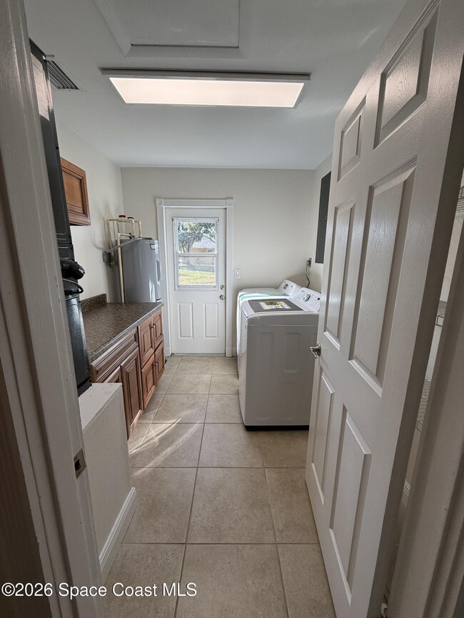 Building Photo - 3383 Alice St