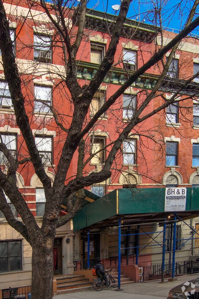 Primary Photo - 241 W 137th St
