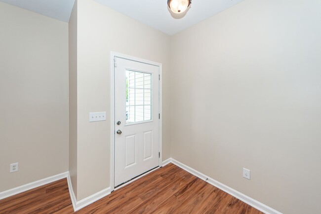 Building Photo - 4 Bedroom 2.5 Bath Home in Felder Creek - ...
