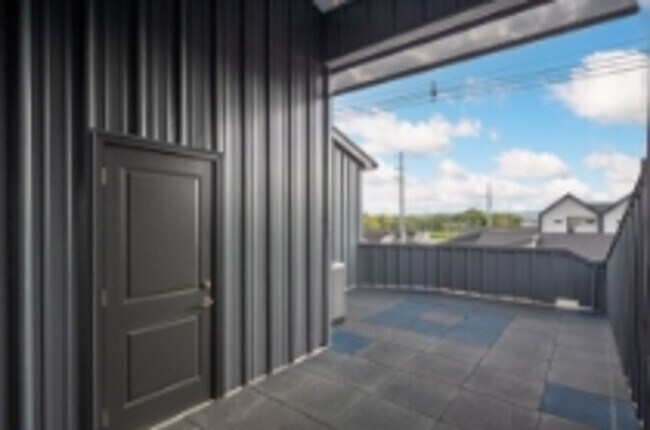 Building Photo - Location, Location , Location with this Be...