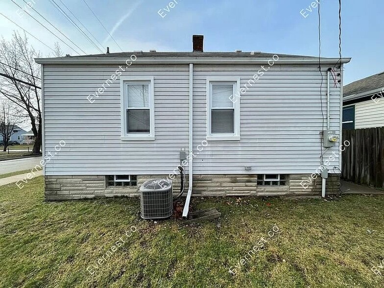 Building Photo - 1145 10th St
