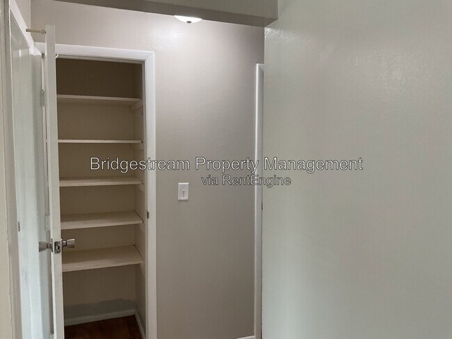 Building Photo - 4953 Leeper St