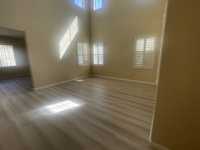Building Photo - 4 Bedroom 3 Bath Hiddenbrook Home