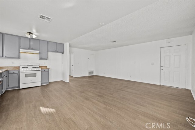 Building Photo - 38501 Larkin Ave