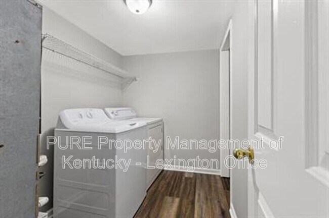 Building Photo - 1053 Merrick Dr