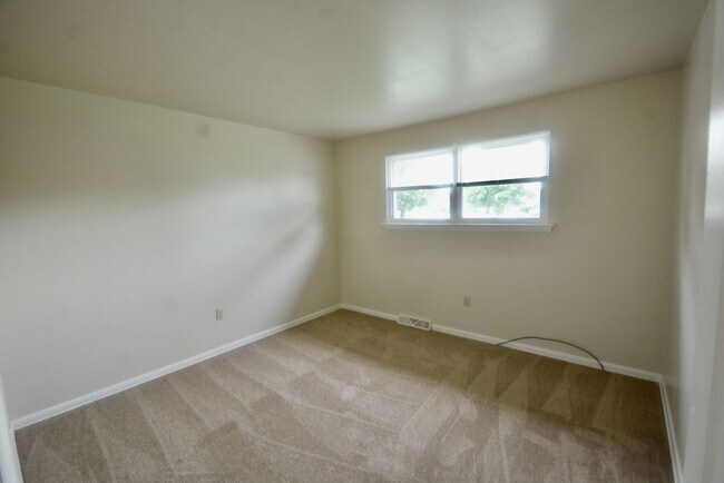 Building Photo - 363 N School Ln