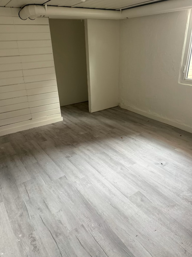 Building Photo - Charming 4-Bedroom Cottage Minutes from Do...