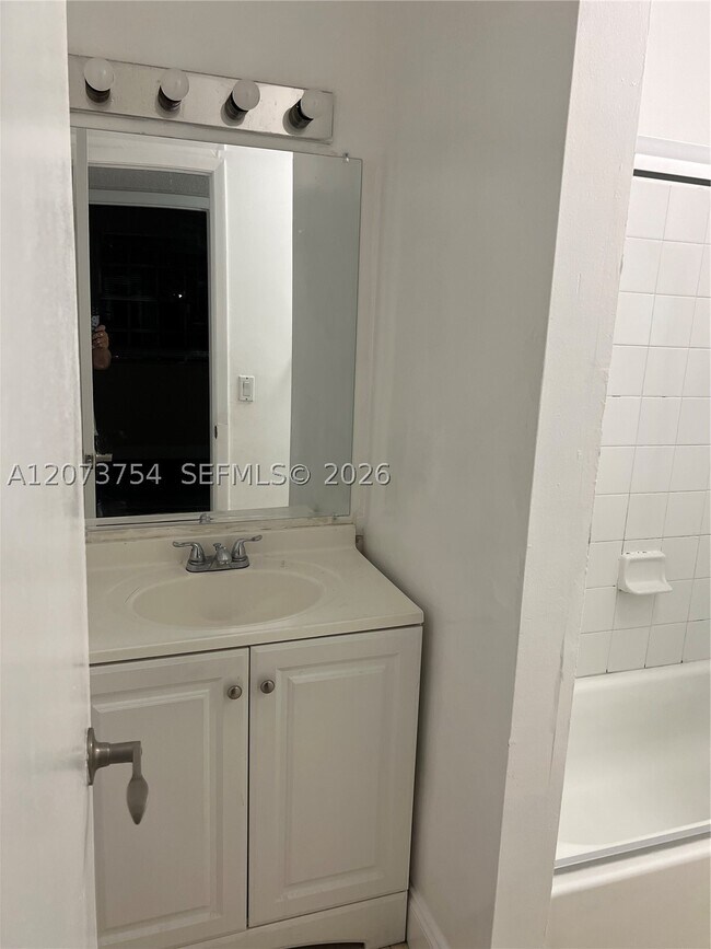 Building Photo - 1263 SW 46th Ave