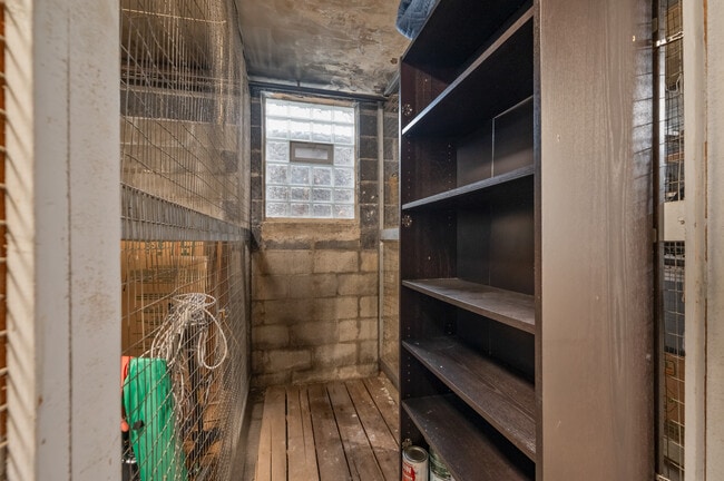 Building Photo - 836 Thorn St