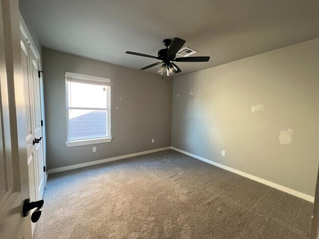 Building Photo - 3212 Hayven Cir