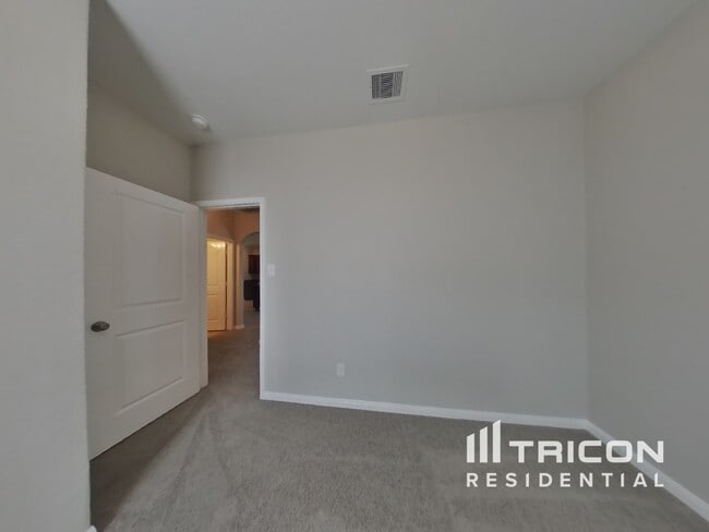 Building Photo - 10823 Spring Brook Pass Dr