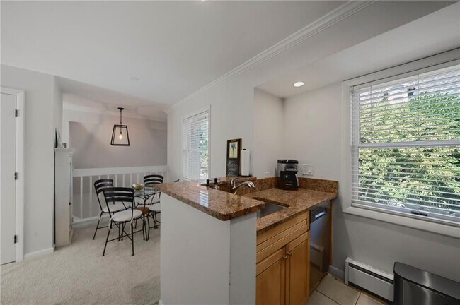 Building Photo - 364 Bellevue Ave