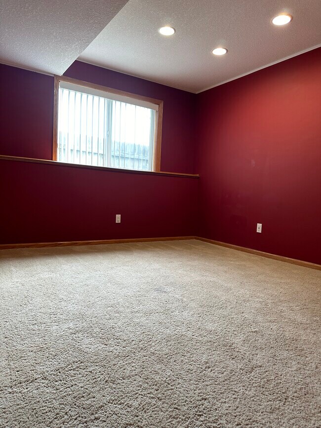 Building Photo - 6287 Fairway Dr NW