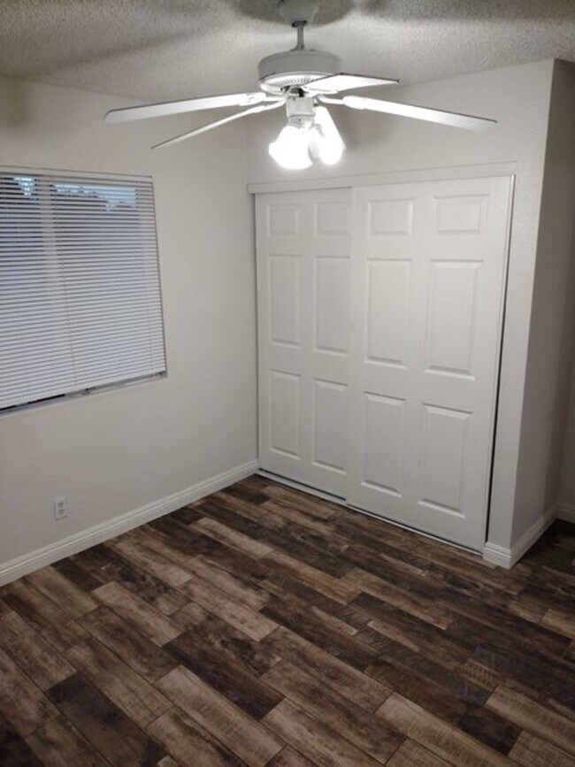 Building Photo - 4 Bedroom 2 Bathroom  Tropicana & Mountain...