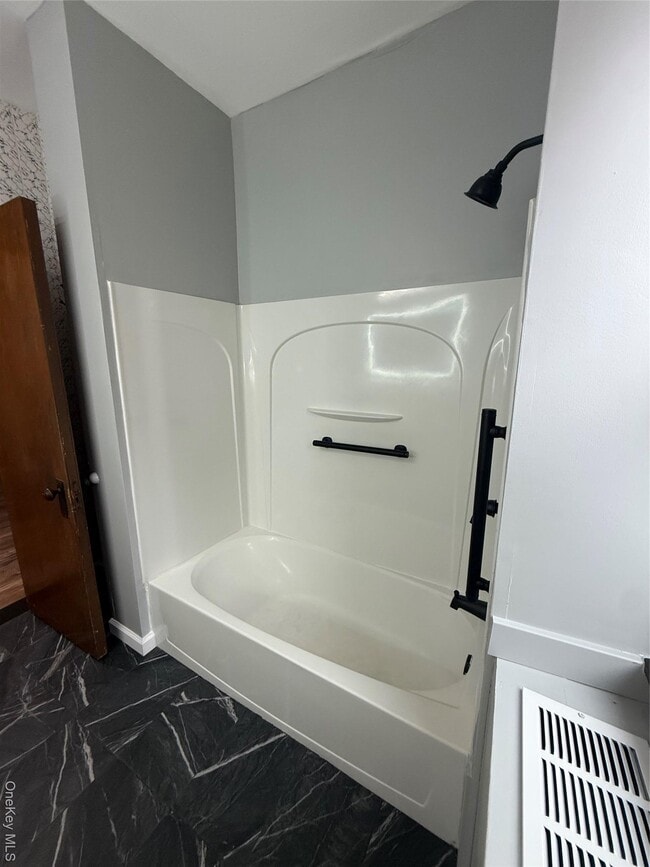 Building Photo - 173 Mansion St