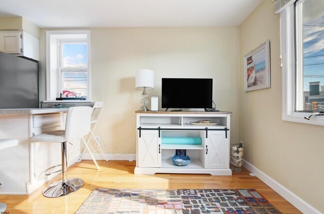 Building Photo - 9801 Ventnor Ave