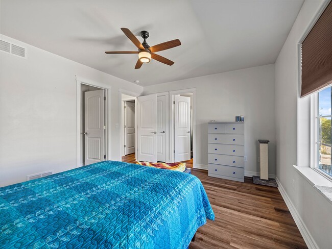 Building Photo - Spacious 3 Bed 2.5 Bath in Cheyenne! Avail. 7/25!