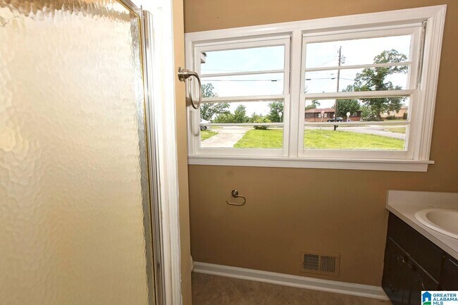 Building Photo - 901 28th Ave NE