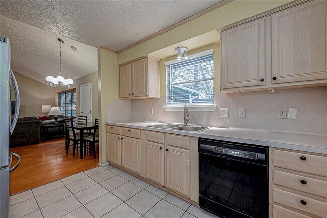 Building Photo - 2122 Heritage Colony Dr