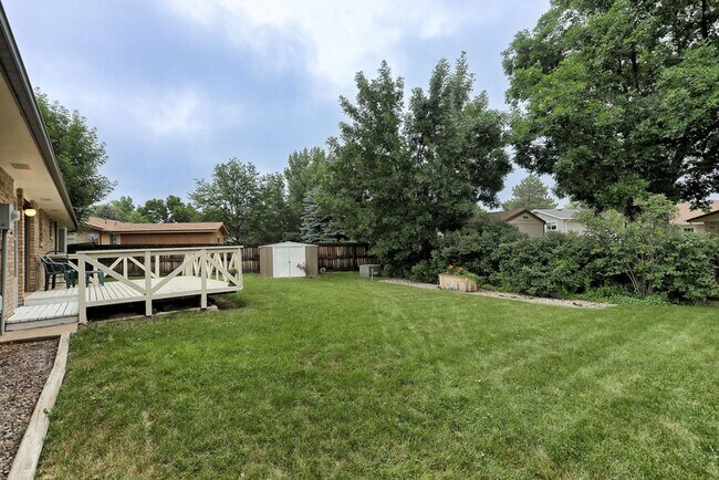 Building Photo - 2 Bedroom Ranch in Loveland with finished ...