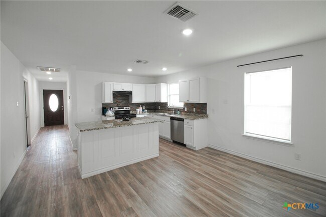 Building Photo - 1601 Cloud St