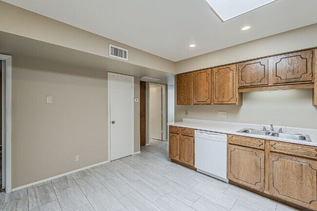 Building Photo - 4328 E Capri Ave