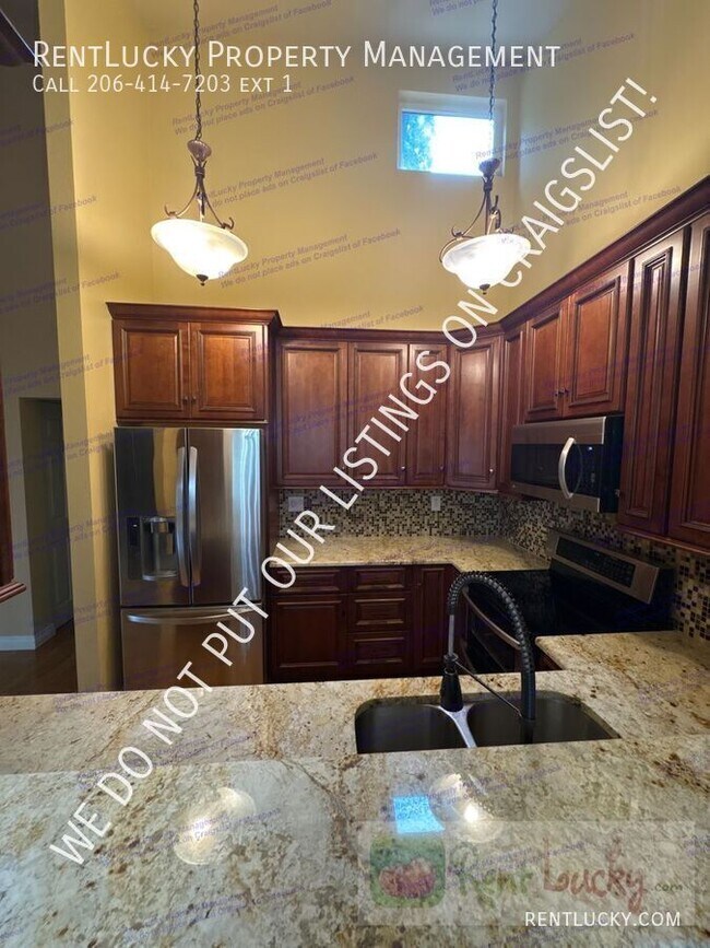 Building Photo - 12721 NE 129th Ct