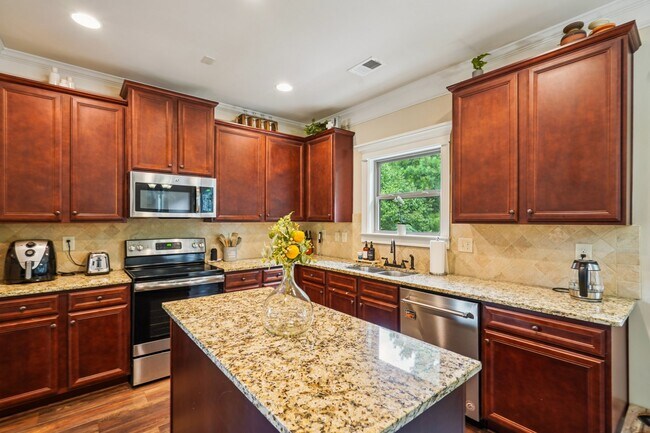 Building Photo - 115 Village Park Dr