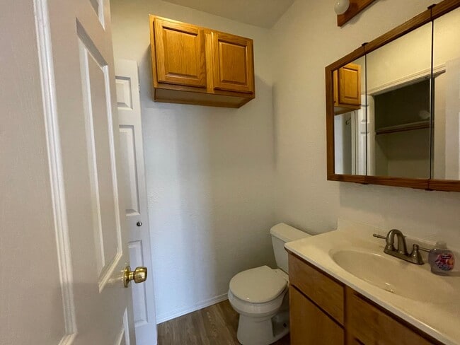 Building Photo - Charming and Updated 1913's Home! Woodstoc...