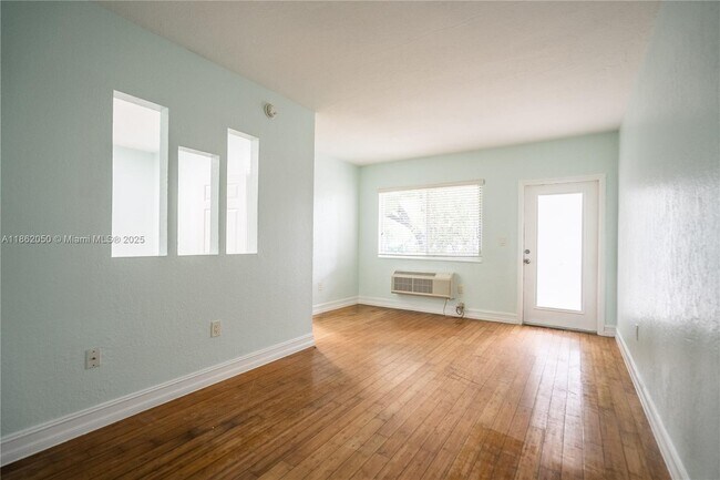 Building Photo - 7301 Carlyle Ave