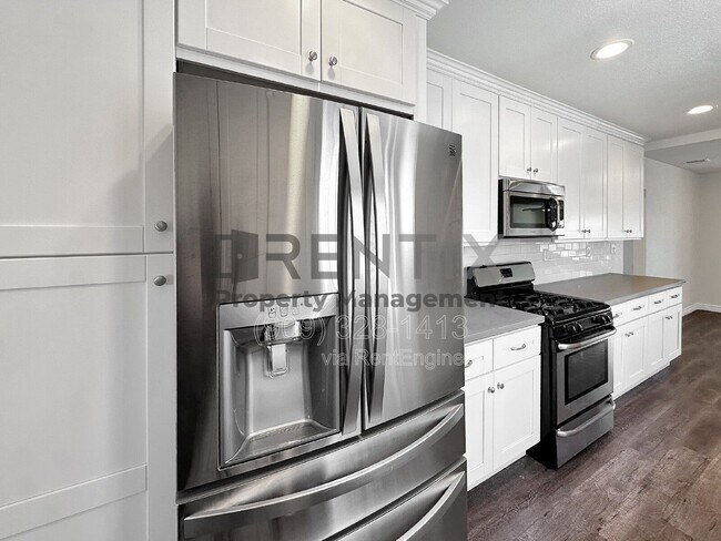 Building Photo - 938 W Berkeley Ct