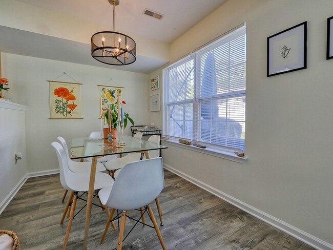 Building Photo - Year-round rental - 4 br 2.5 ba Twin Home in Seabright Village – East of Route 1