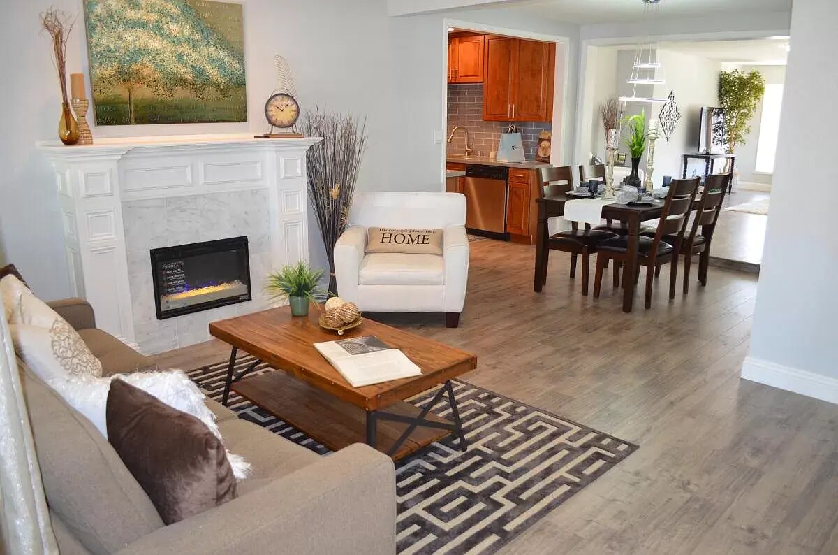 Fireplace - 2355 Geraldine Dr