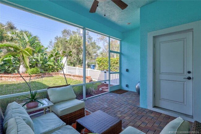 Building Photo - 424 SW Camden Ave