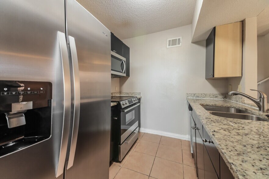 Building Photo - 402 Dawn Dr