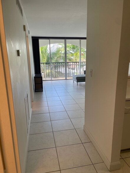 Building Photo - 2160 SW 16th Ave