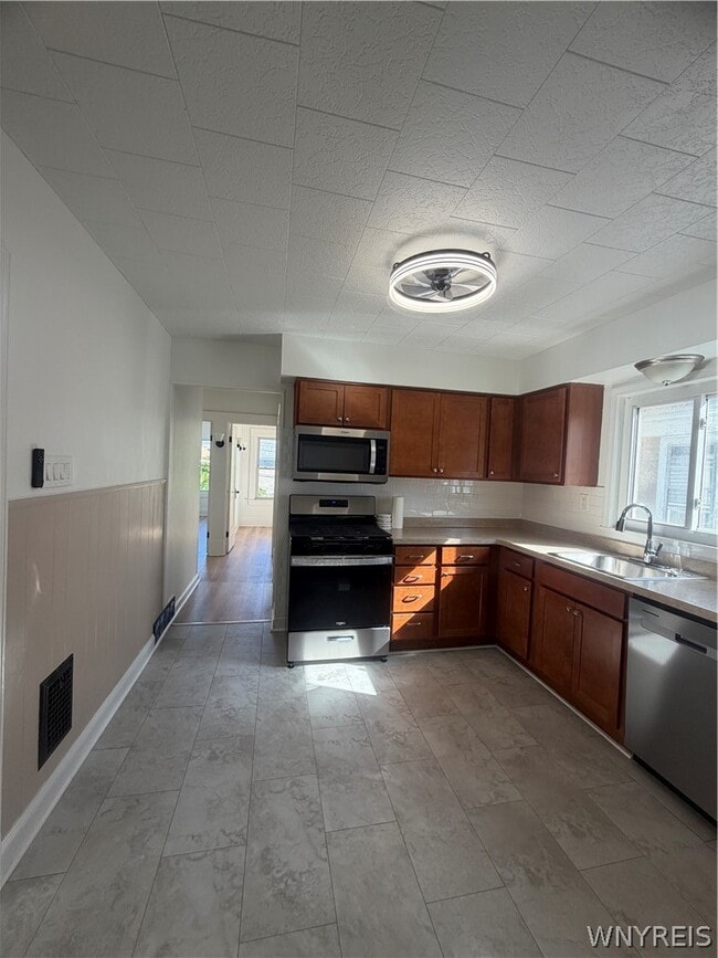 Building Photo - 292 Hartwell Rd