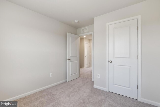 Building Photo - 105 Milburn Dr