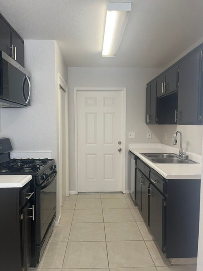 Building Photo - 3106 Brookside Dr