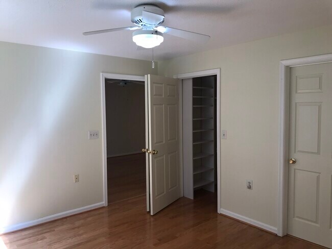 Building Photo - 10018 Vanderbilt Cir