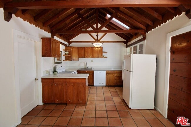 Building Photo - 20200 Paradise Ln
