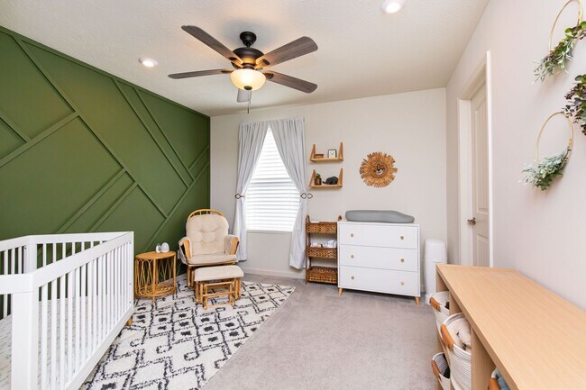 Building Photo - 6787 Oakcrest Dr