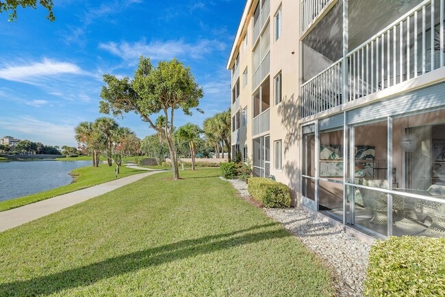 Building Photo - 353 S US Hwy 1