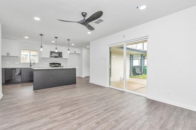 Building Photo - 5006 Heatherbloom Dr