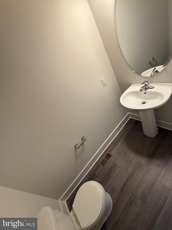 Building Photo - 253 Armenian Oak Dr