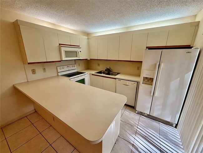 Building Photo - 736 NW 98th Cir